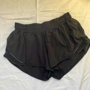 Lululemon Hotty Hot 2.5 inch Inseam shorts